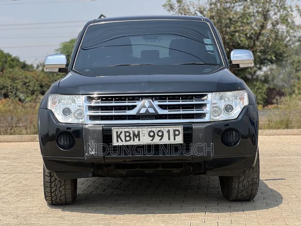 Mitsubishi Pajero 2010 Black