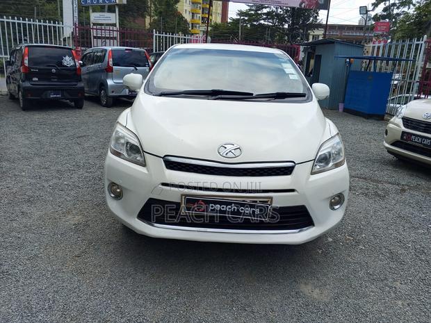 Toyota Mark X Zio 2012 White
