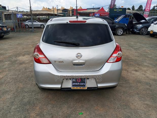 Nissan Tiida 2010 Silver