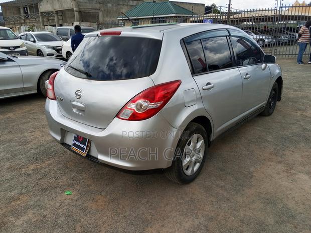 Nissan Tiida 2010 Silver