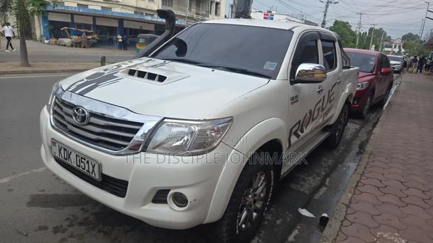 Toyota Hilux 2015 White