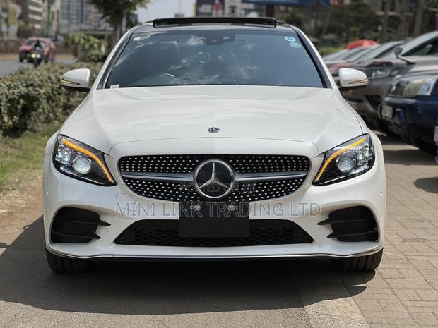 Mercedes-Benz C200 2019 Pearl