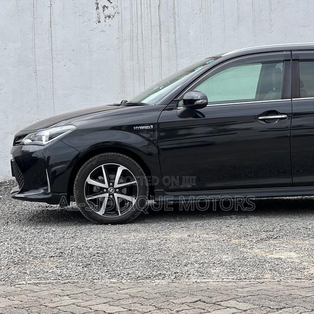 Toyota Corolla Fielder 1.5 Hybrid FWD 2019 Black