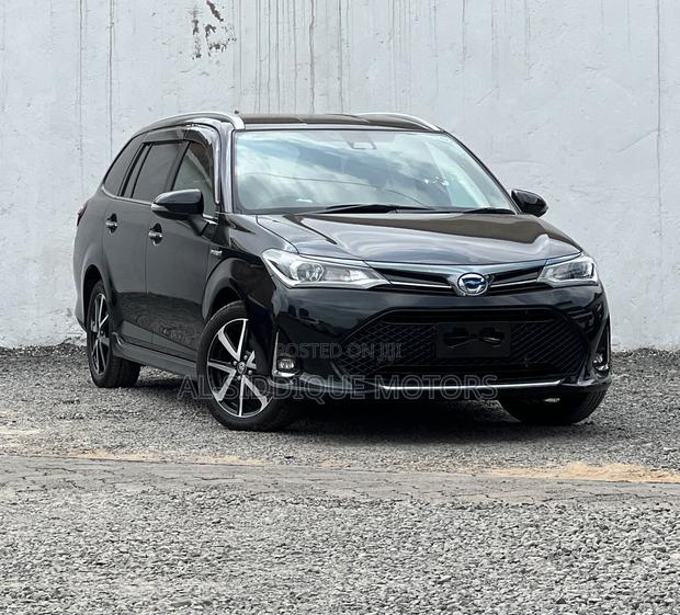 Toyota Corolla Fielder 1.5 Hybrid FWD 2019 Black