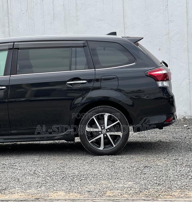 Toyota Corolla Fielder 1.5 Hybrid FWD 2019 Black