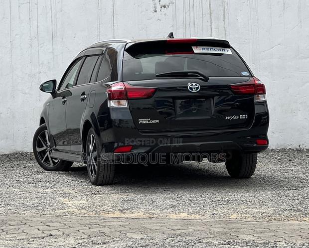 Toyota Corolla Fielder 1.5 Hybrid FWD 2019 Black