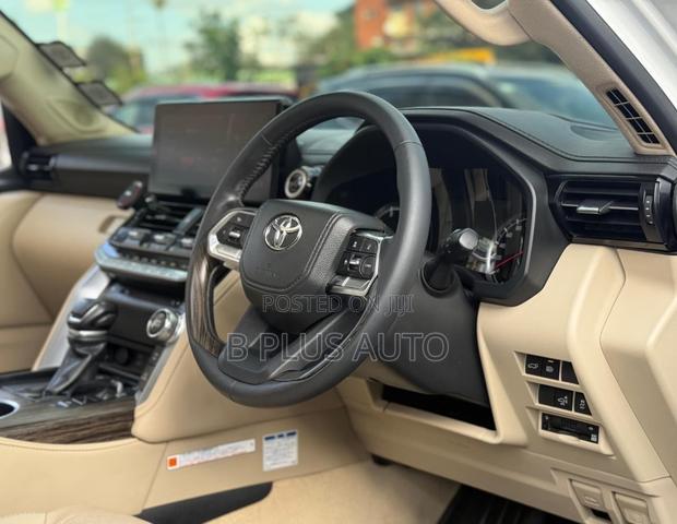 Toyota Land Cruiser 2023 White