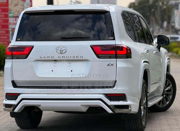 Toyota Land Cruiser 2023 White