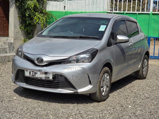 Toyota Vitz 2016 Silver