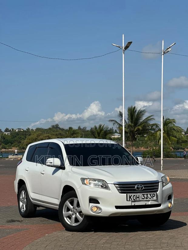 Toyota Vanguard 2010 White