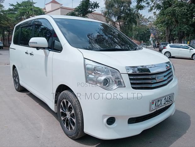 Toyota Noah 2012 White