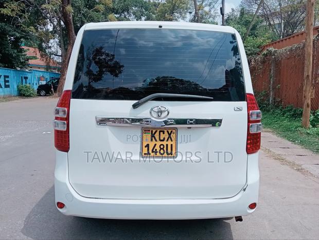 Toyota Noah 2012 White