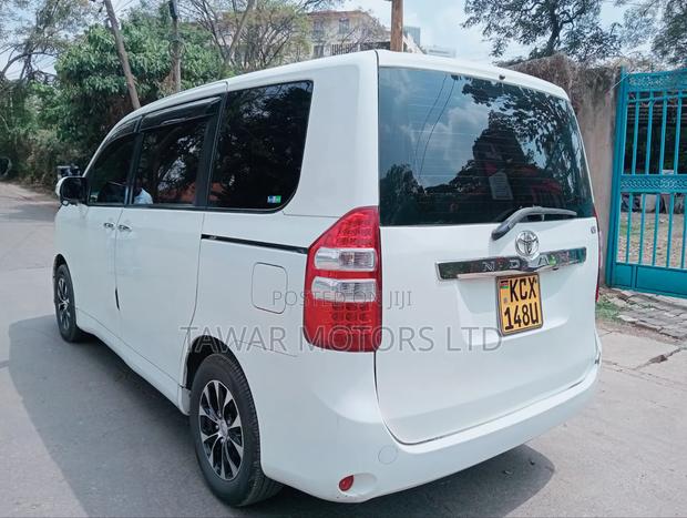 Toyota Noah 2012 White