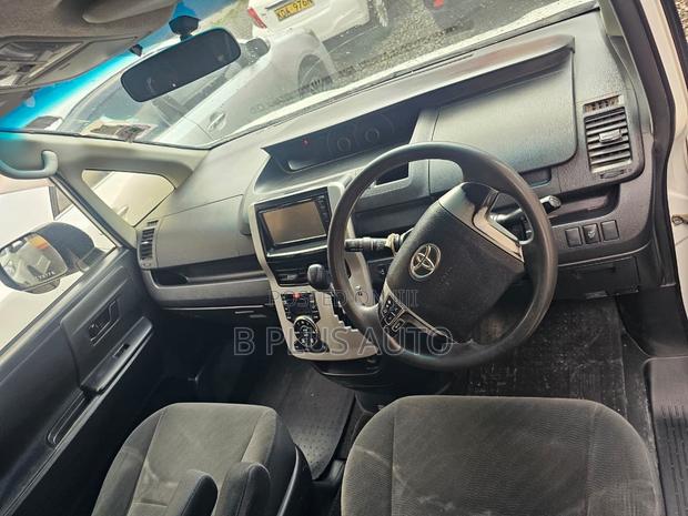 Toyota Noah 2012 White