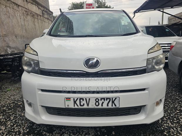Toyota Noah 2012 White
