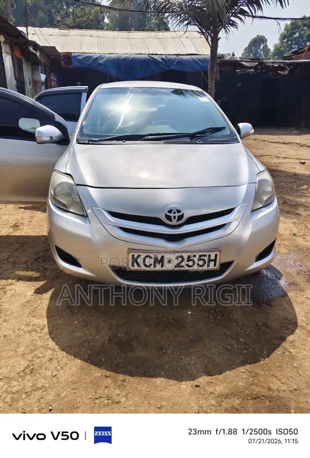 Toyota Belta 2010 Silver