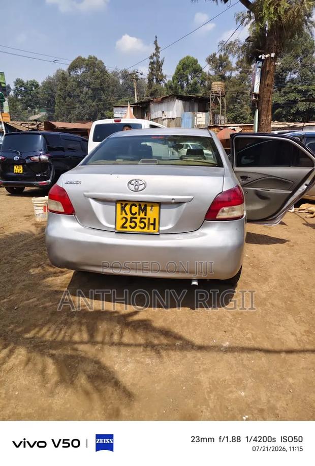 Toyota Belta 2010 Silver