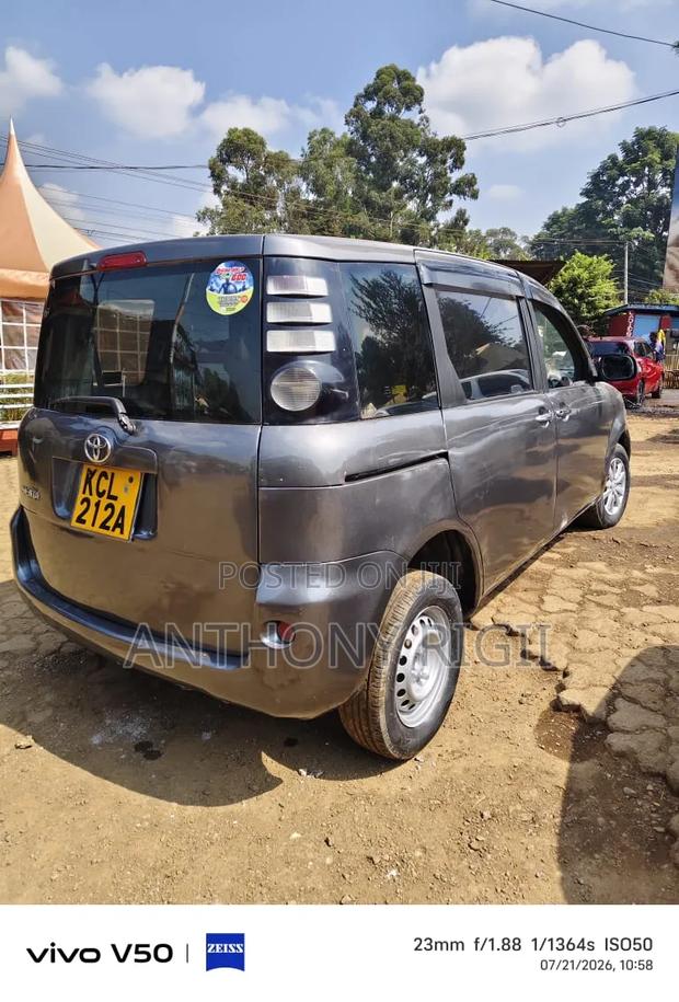 Toyota Sienta 1.5 FWD 2010 Gray