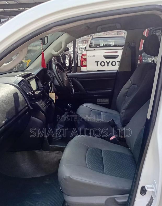 Toyota Land Cruiser 2011 Pearl