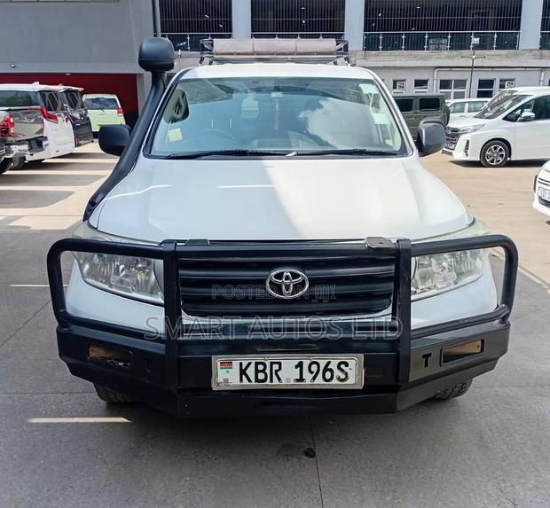 Toyota Land Cruiser 2011 Pearl