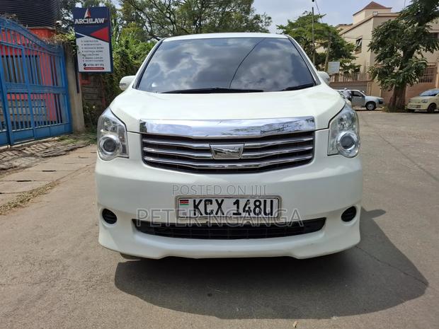 Toyota Noah 2013 White