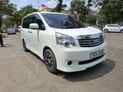 Toyota Noah 2013 White for sale