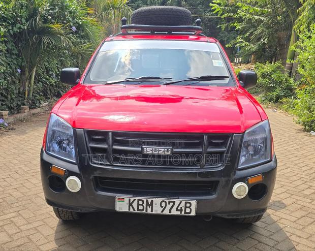 Isuzu D-MAX 2010 Red