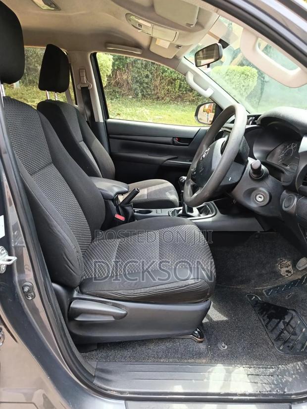 Toyota Hilux 2021 Gray