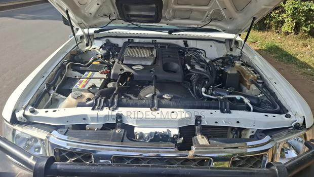 Nissan Hardbody 2016 White