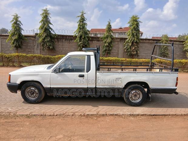 Mitsubishi L200 2001 White