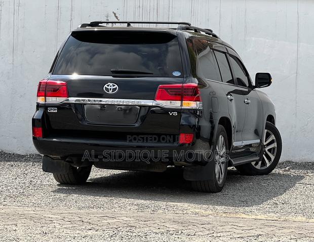 Toyota Land Cruiser 4.6 V8 AX 2019 Matt Black