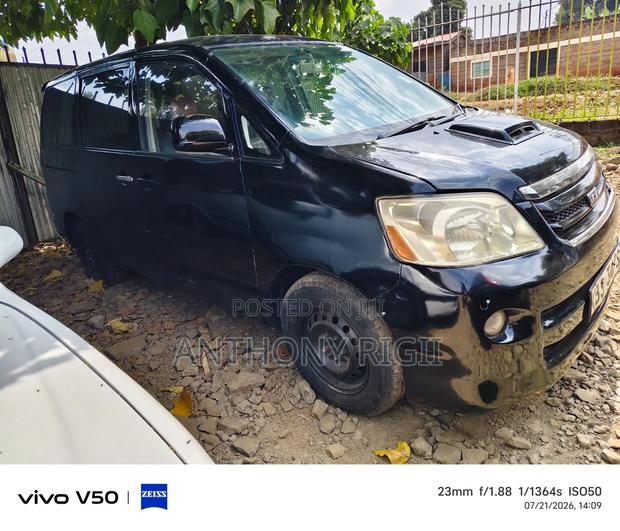 Toyota Noah 2.0 FWD (8 Seater) 2005 Black