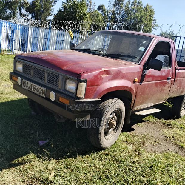 Nissan Pick-Up 2000 Maroon