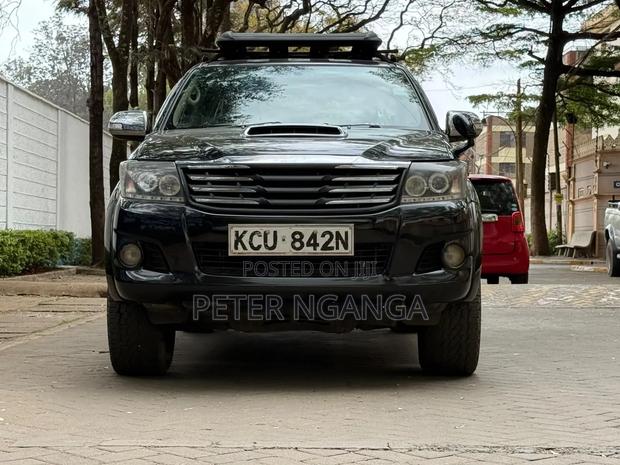 Toyota Hilux 2012 Matt Black