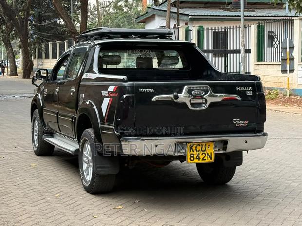 Toyota Hilux 2012 Matt Black