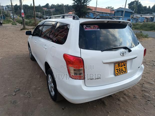 Toyota Corolla Fielder 2011 White