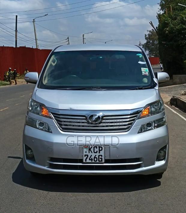 Toyota Vellfire 2010 Silver