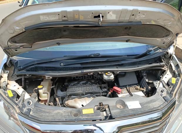 Toyota Vellfire 2010 Silver