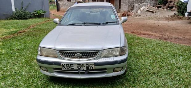 Nissan Sunny 2000 Silver