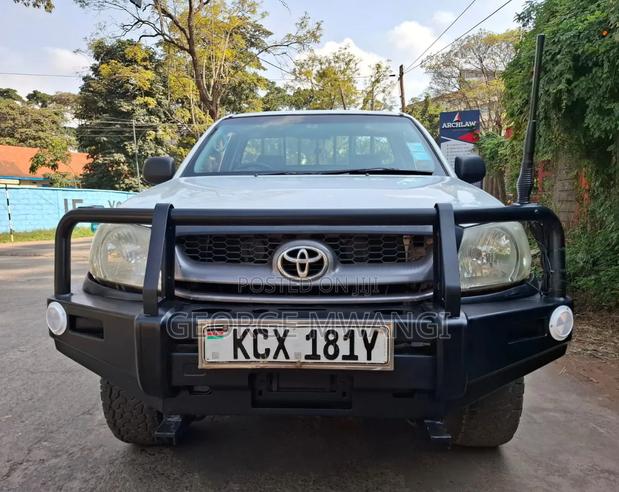 Toyota Hilux 2009 White