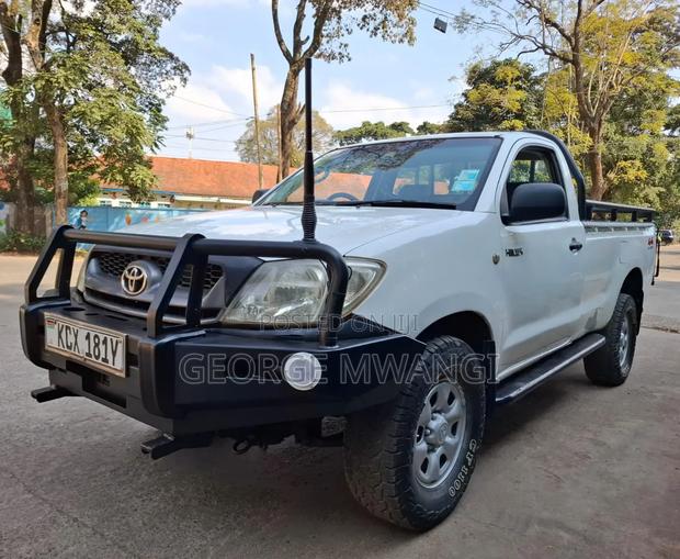 Toyota Hilux 2009 White