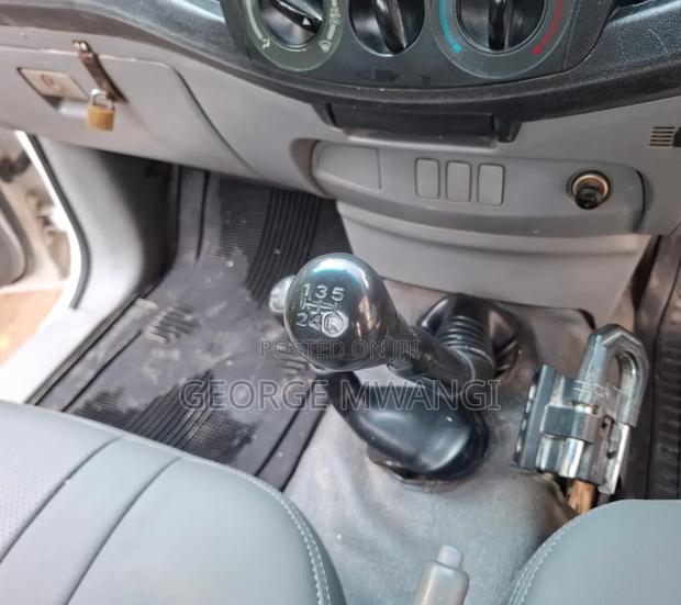 Toyota Hilux 2009 White