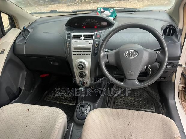 Toyota Vitz 2007 White