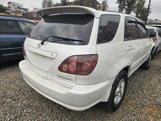 Toyota Harrier 1999 White