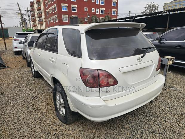 Toyota Harrier 1999 White