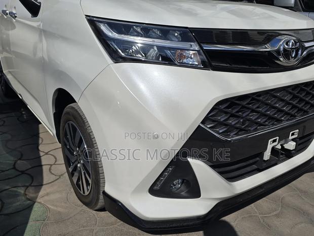 Toyota Tank 2019 White