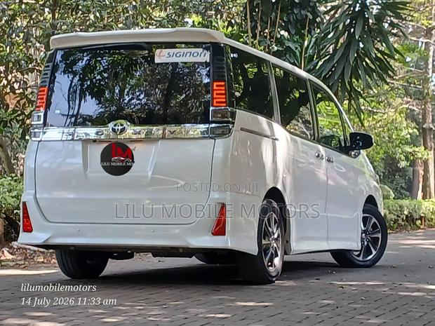 Toyota Voxy 2019 White