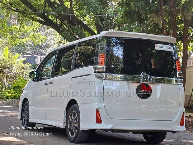 Toyota Voxy 2019 White