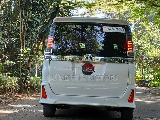 Toyota Voxy 2019 White