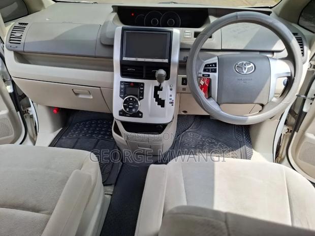 Toyota Noah 2013 White